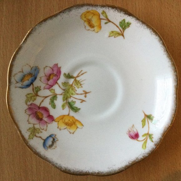 Vintage Royal Albert saucer plates floral patterns lot of three - Picture 4 of 5